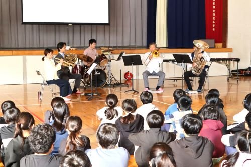 ジュニアオーケストラ浜松　楽器体験講座（浜松市立積志小学校）